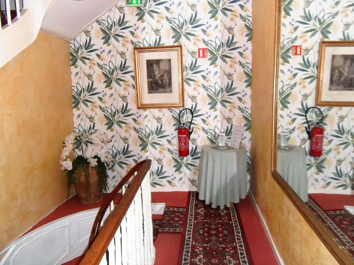 Hôtel des Arceaux Baiona França