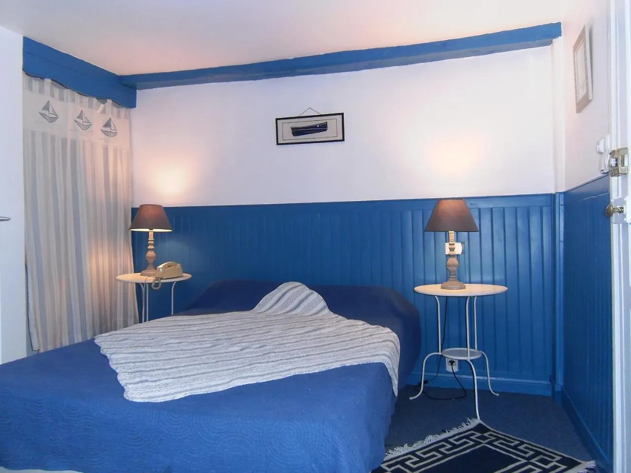 Hôtel des Arceaux Baiona 2*,  França