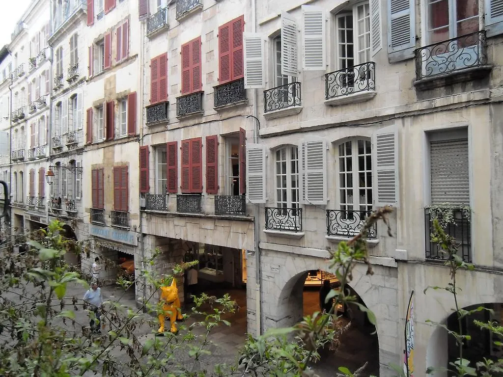 Hotel Des Arceaux Бейонн