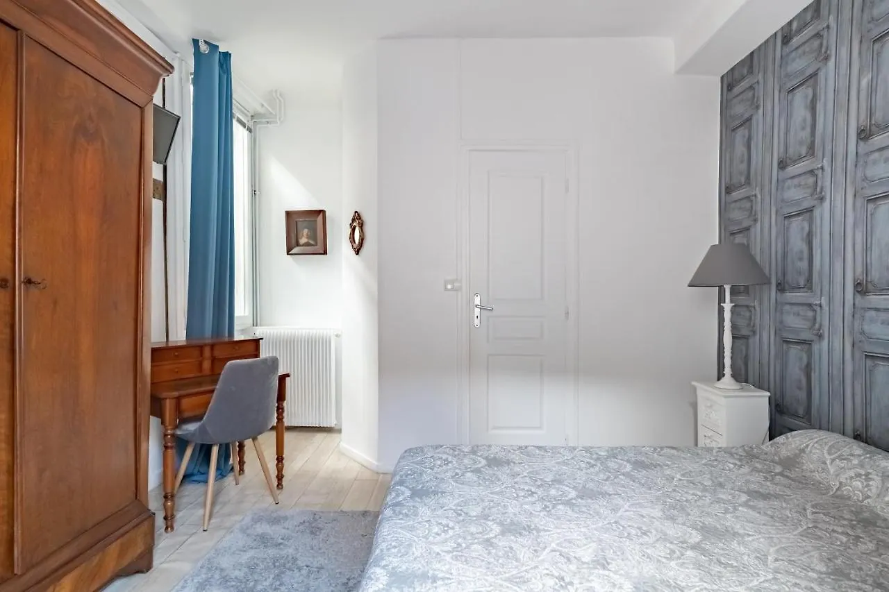 Hotel Des Arceaux Бейонн 2*,  Франция