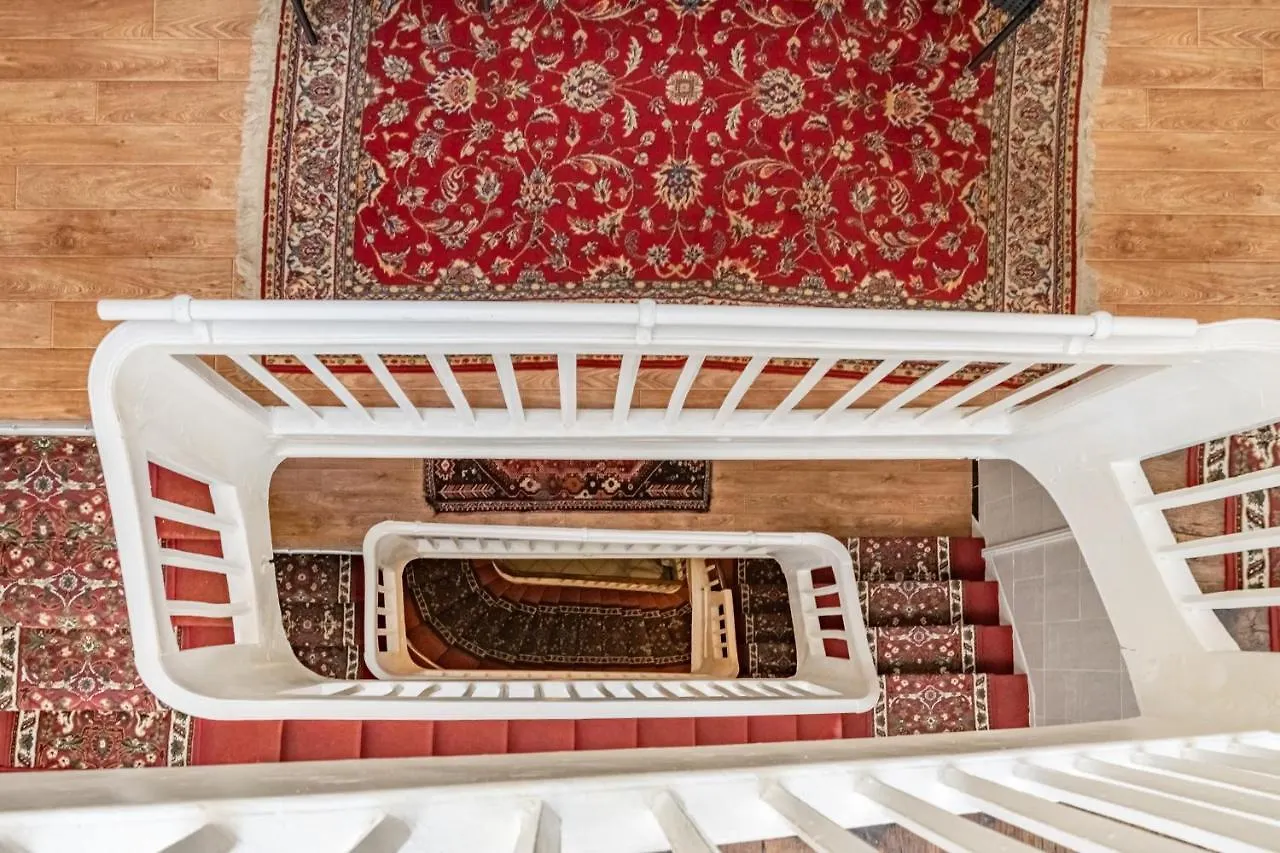 **  Hotel Des Arceaux Бейонн Франция